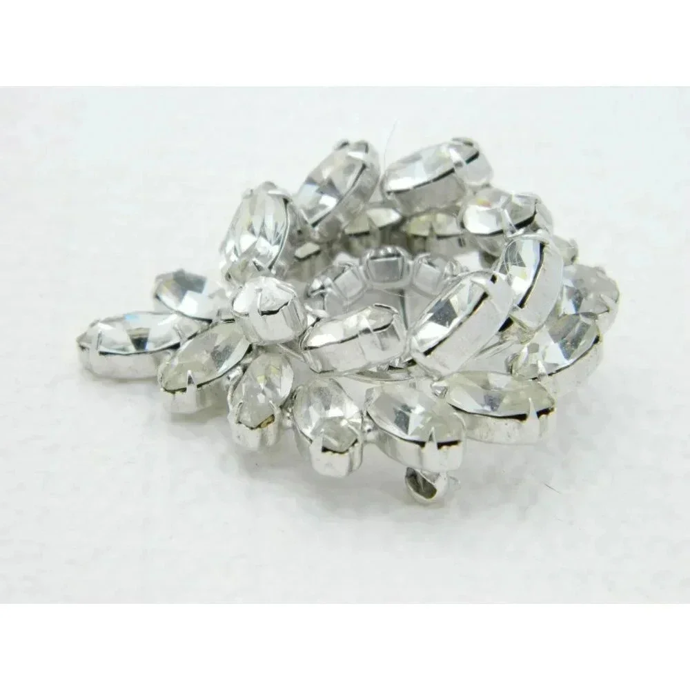 VTG WEISS Silver Tone Clear Rhinestone 3D Raised Wreath Flower Brooch Pin